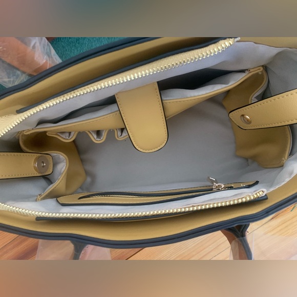 Custom artwork on functional handbag - Picture 3 of 4